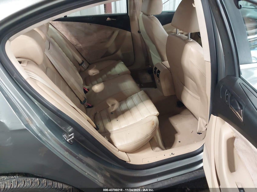 2008 Volkswagen Passat Vr6 VIN: WVWCU93C08E122657 Lot: 43780218