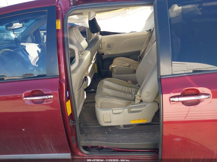 2013 Toyota Sienna Limited V6 7 Passenger VIN: 5TDYK3DC8DS288565 Lot: 43780244