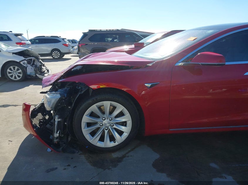 2018 Tesla Model S 100D/75D/P100D VIN: 5YJSA1E29JF247378 Lot: 43780245