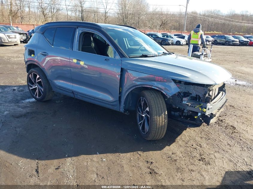 VOLVO XC40 T5 R-DESIGN