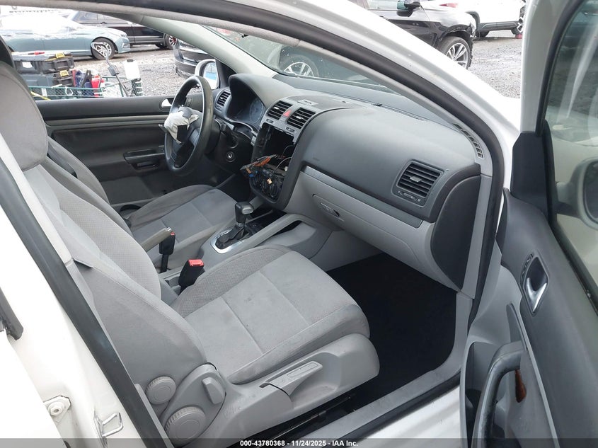 2007 Volkswagen Rabbit 4-Door VIN: WVWDR71K37W206694 Lot: 43780368