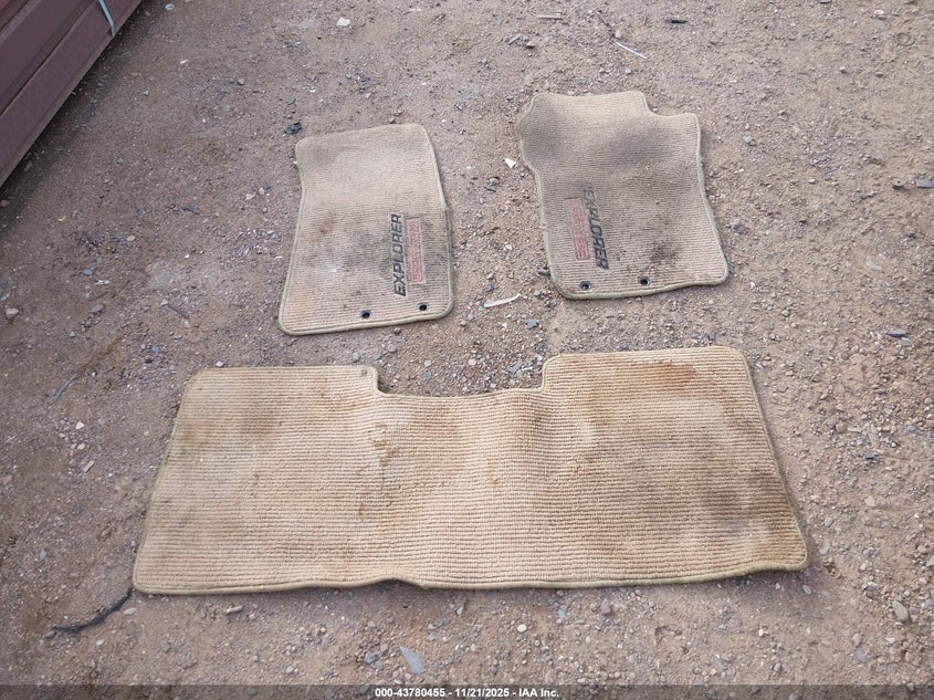 2002 Ford Explorer Sport Trac VIN: 1FMZU67E92UB79985 Lot: 43780455