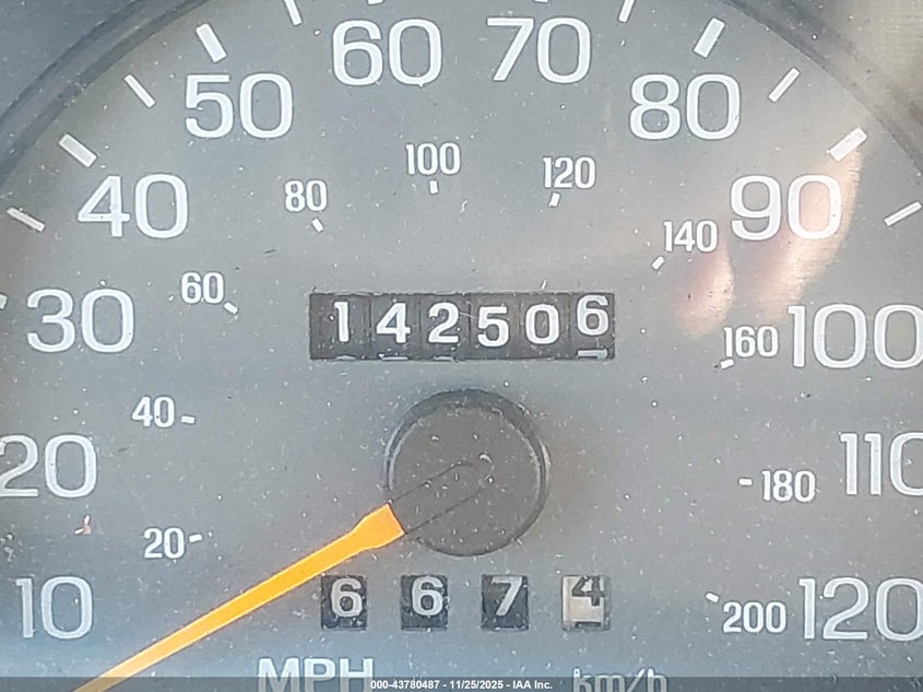 1997 Mercury Grand Marquis Gs VIN: 2MELM74W0VX627572 Lot: 43780487