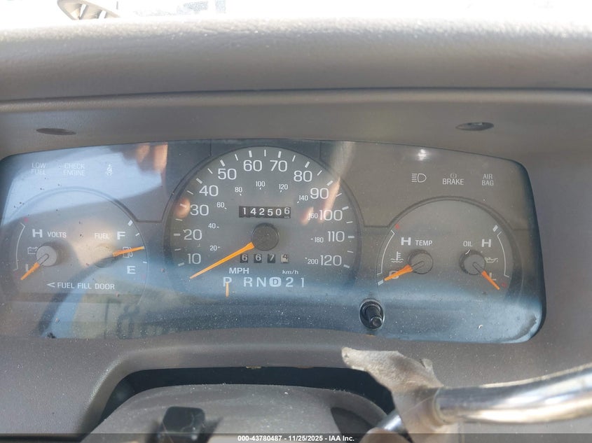 1997 Mercury Grand Marquis Gs VIN: 2MELM74W0VX627572 Lot: 43780487