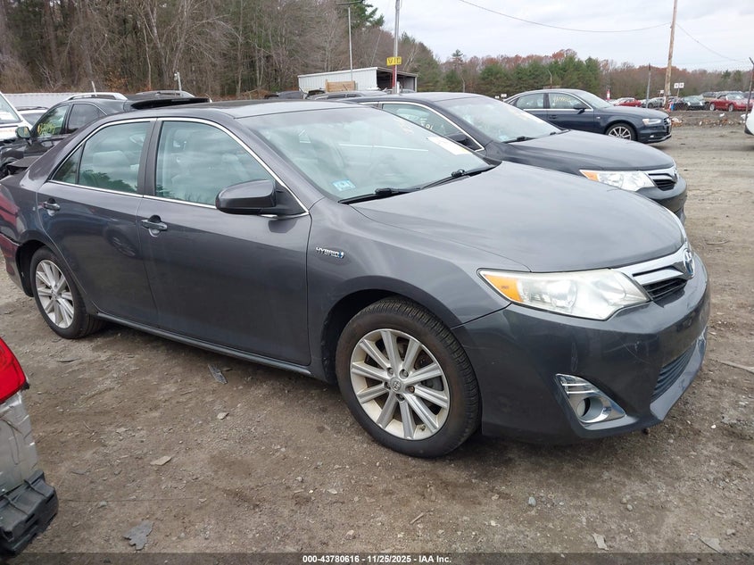 TOYOTA CAMRY HYBRID XLE