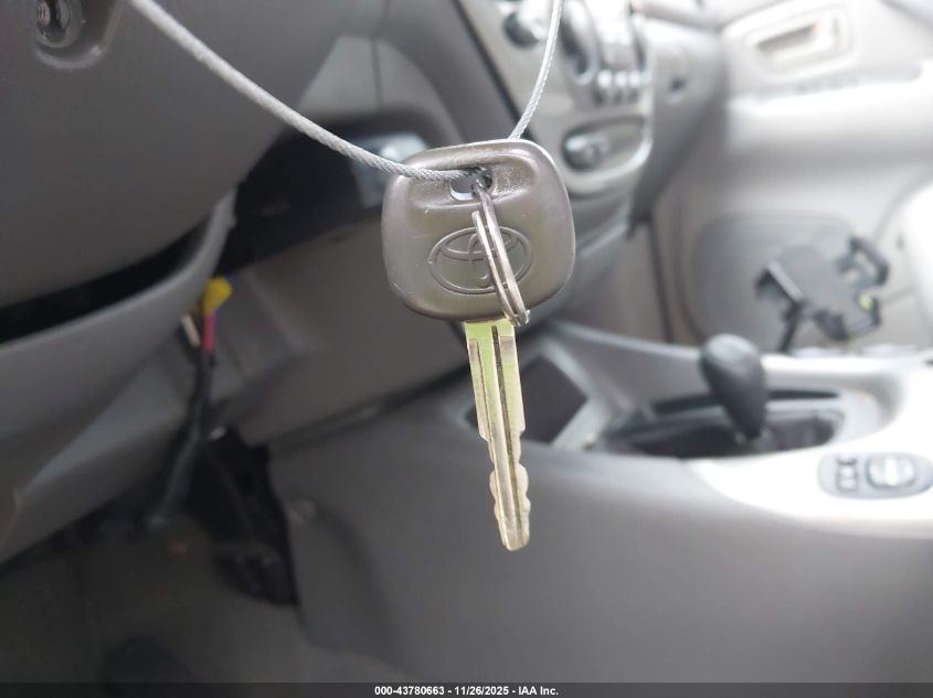 2001 Toyota Sequoia Limited V8 VIN: 5TDBT48AX1S018086 Lot: 43780663