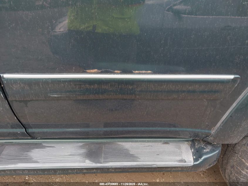 2001 Toyota Sequoia Limited V8 VIN: 5TDBT48AX1S018086 Lot: 43780663