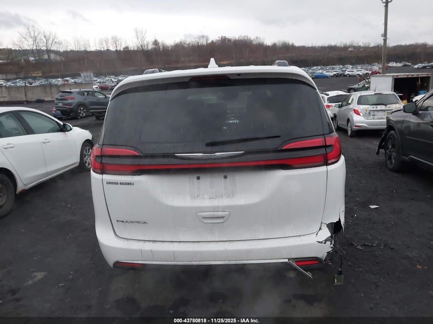 2022 Chrysler Pacifica Touring L VIN: 2C4RC1BG8NR194417 Lot: 43780818
