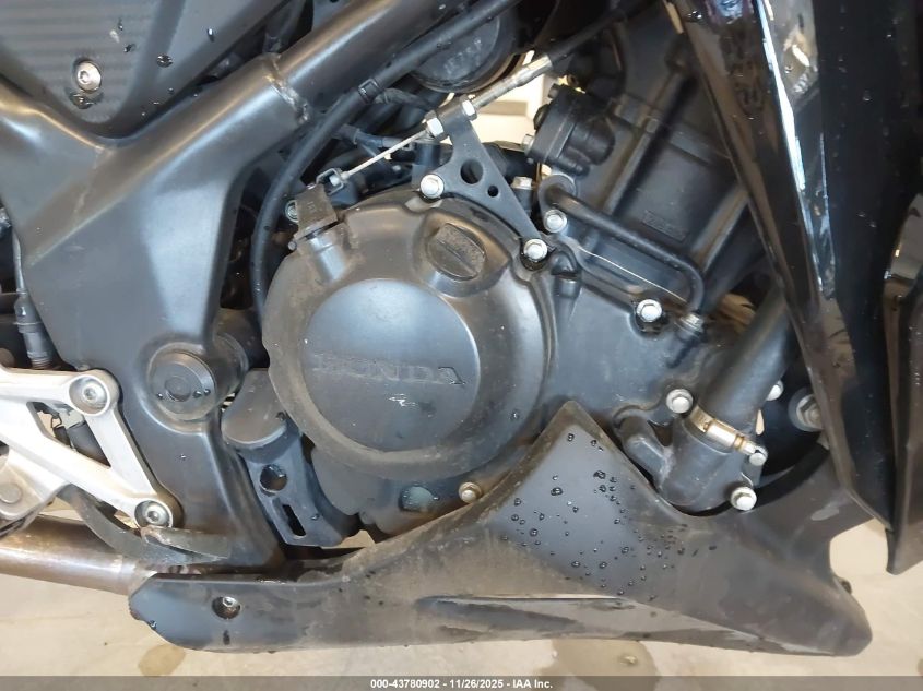 2011 Honda Cbr250 R VIN: MLHMC4118B5003030 Lot: 43780902