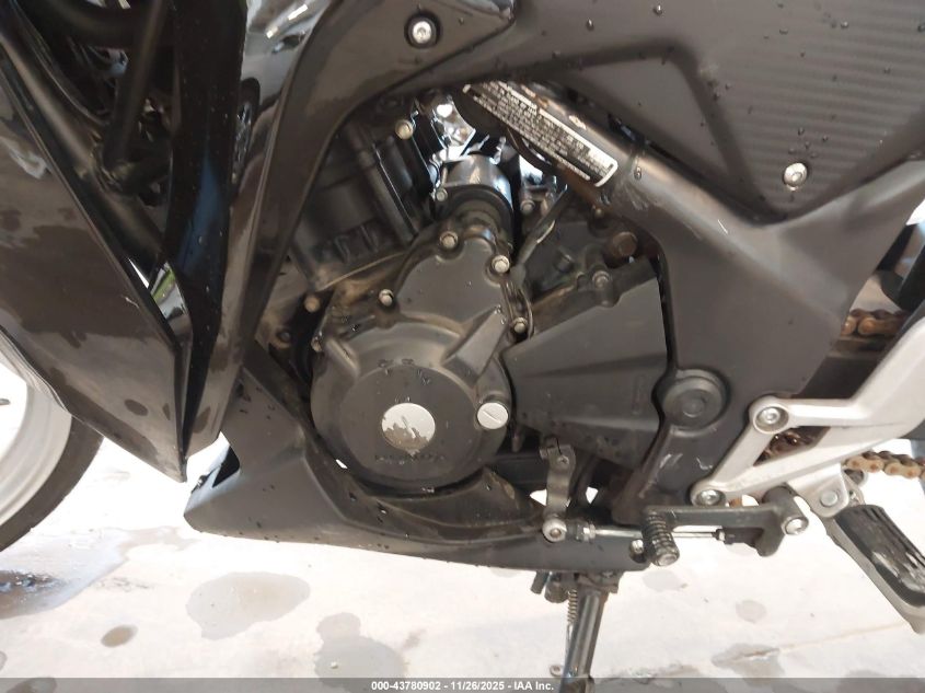 2011 Honda Cbr250 R VIN: MLHMC4118B5003030 Lot: 43780902