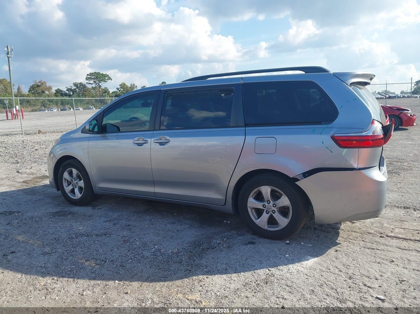 2017 Toyota Sienna Le 8 Passenger VIN: 5TDKZ3DC4HS886286 Lot: 43780909