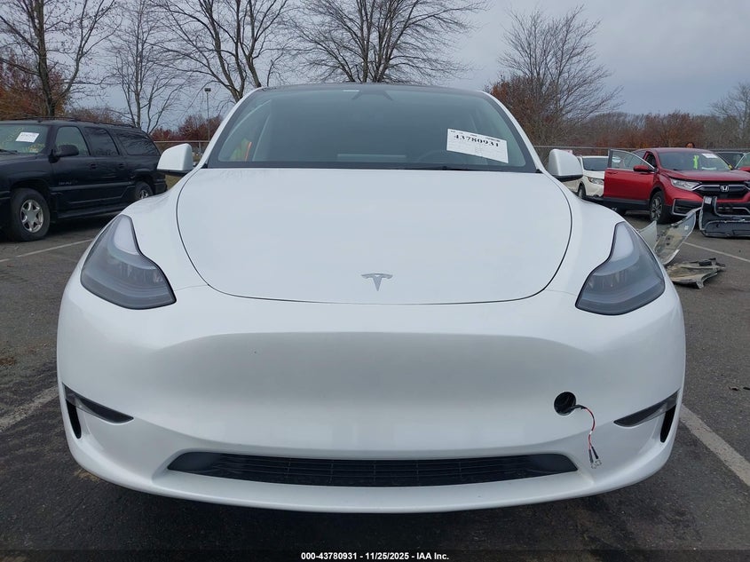 2025 Tesla Model Y Long Range Dual Motor All-Wheel Drive VIN: 7SAYGDEE7SA340812 Lot: 43780931