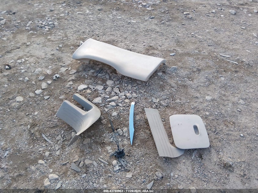 2001 Cadillac Deville Standard VIN: 1G6KD54Y31U301269 Lot: 43780963