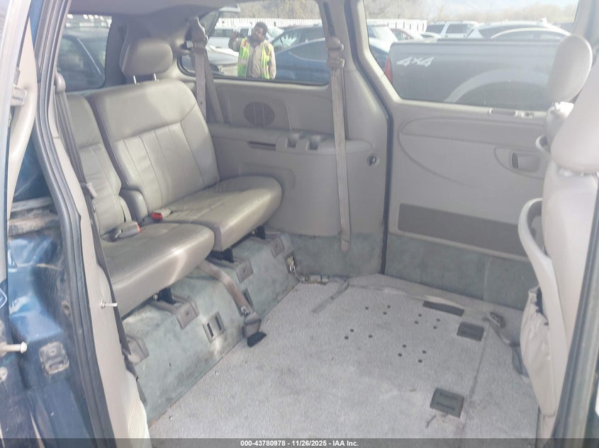 2002 Dodge Grand Caravan Es VIN: 2B4GP54L12R563642 Lot: 43780978