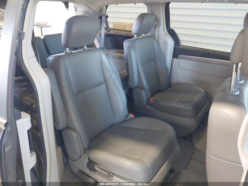 2011 Volkswagen Routan Se VIN: 2V4RW3DGXBR643369 Lot: 43781017