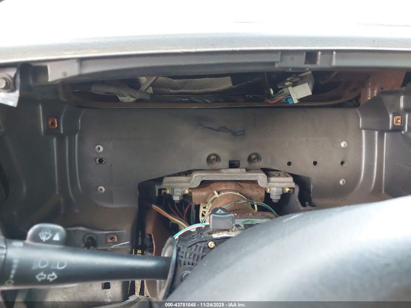 2004 GMC Sierra 1500 Sle VIN: 2GTEC19V841111522 Lot: 43781048