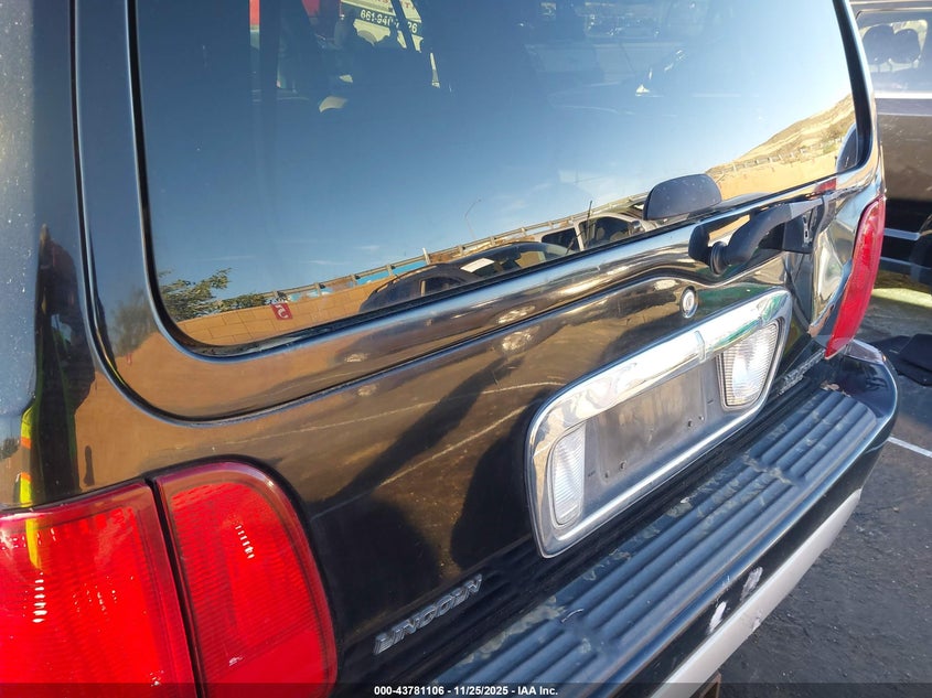 2002 Lincoln Navigator VIN: 5LMEU27R32LJ02736 Lot: 43781106