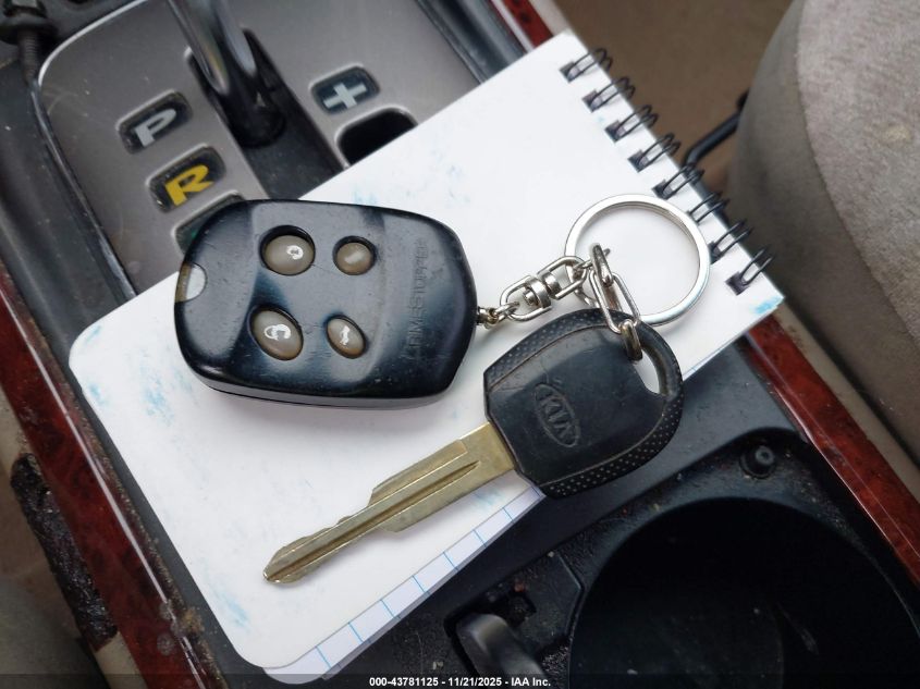 KNAGD128555419982 2005 KIA OPTIMA photo no. 11