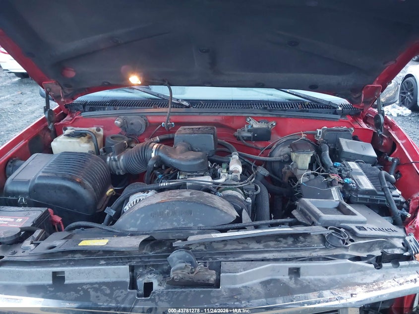 1996 Chevrolet Gmt-400 K1500 VIN: 2GCEK19R1T1196157 Lot: 43781278