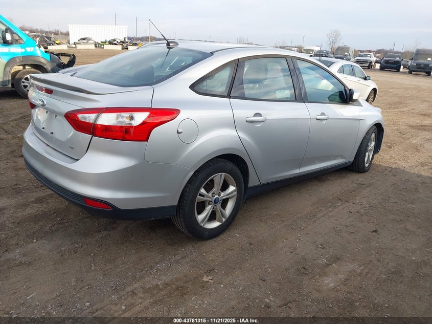 1FAHP3F24CL205631 2012 FORD FOCUS photo no. 4