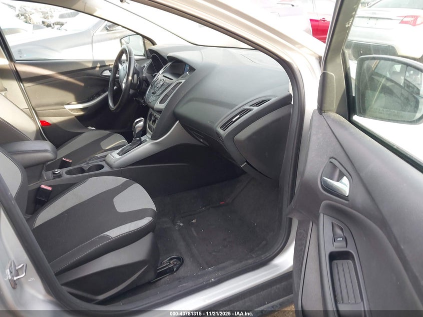1FAHP3F24CL205631 2012 FORD FOCUS photo no. 5