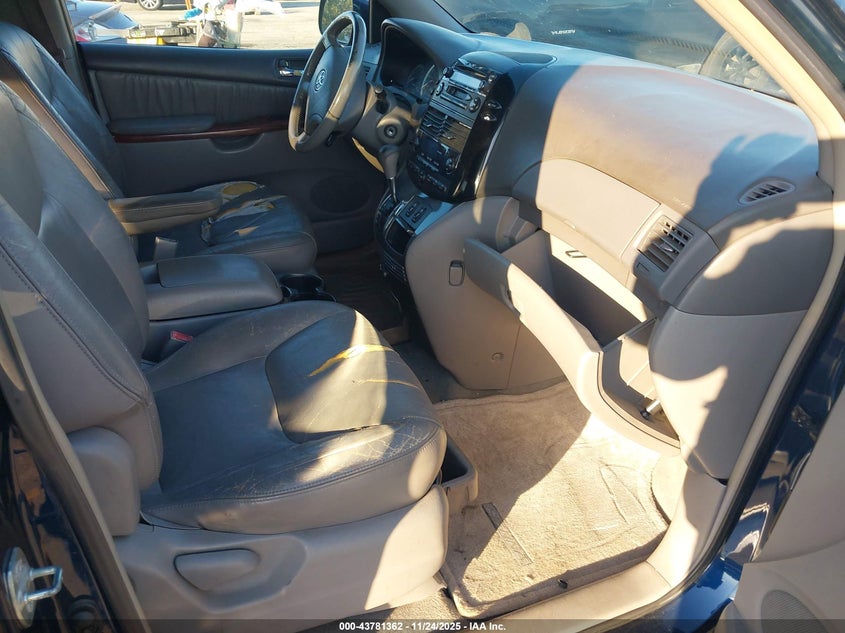 2004 Toyota Sienna