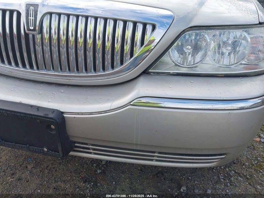 2005 Lincoln Town Car Signature Limited VIN: 1LNHM82W65Y668882 Lot: 43781386