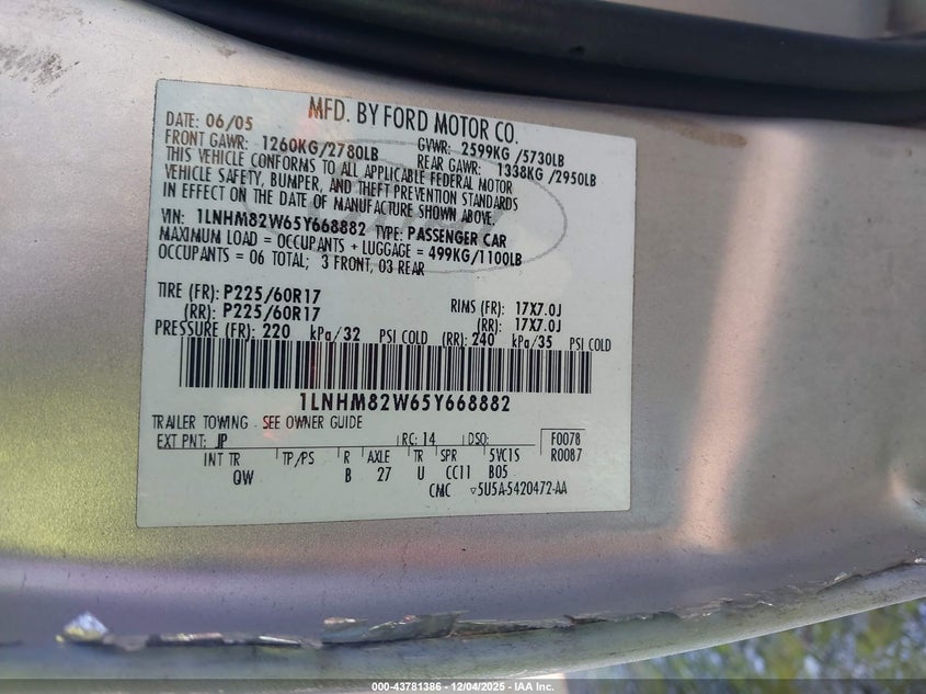 2005 Lincoln Town Car Signature Limited VIN: 1LNHM82W65Y668882 Lot: 43781386