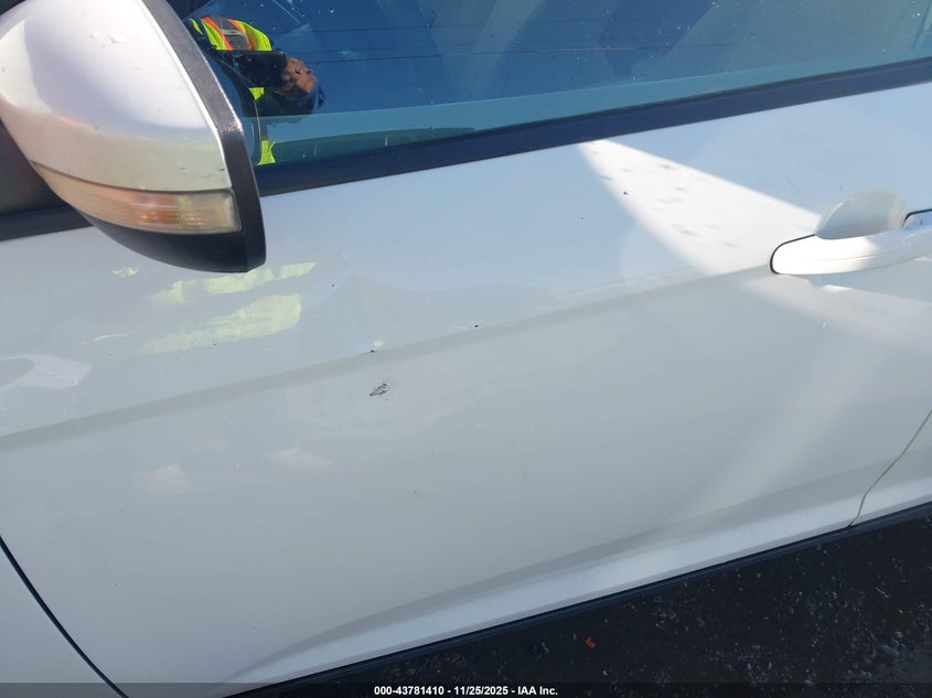 2017 Ford Focus Se VIN: 1FADP3K28HL268484 Lot: 43781410