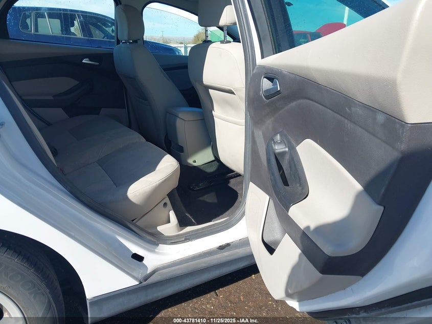 2017 Ford Focus Se VIN: 1FADP3K28HL268484 Lot: 43781410