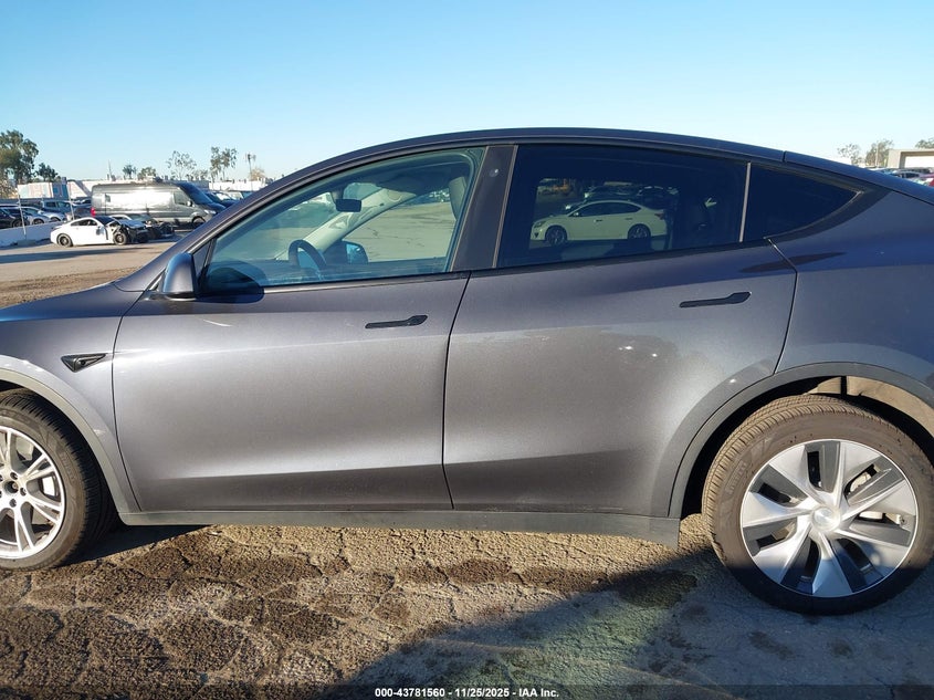 2021 Tesla Model Y Long Range Dual Motor All-Wheel Drive VIN: 5YJYGDEE6MF233902 Lot: 43781560