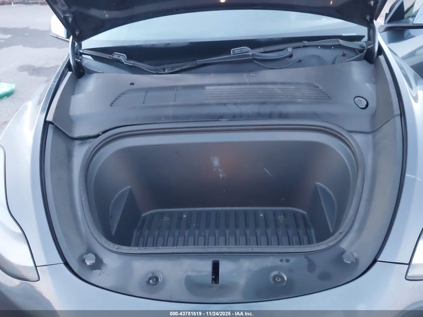 2020 Tesla Model Y Long Range Dual Motor All-Wheel Drive VIN: 5YJYGDEE4LF052117 Lot: 43781619