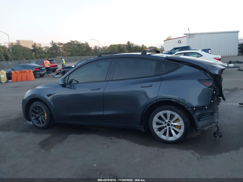 2020 Tesla Model Y Long Range Dual Motor All-Wheel Drive VIN: 5YJYGDEE4LF052117 Lot: 43781619