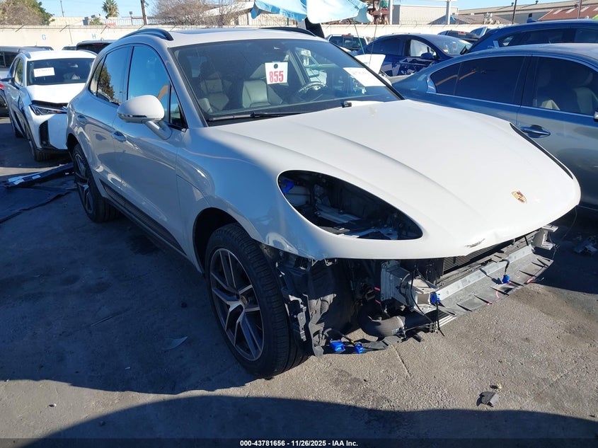 PORSCHE MACAN