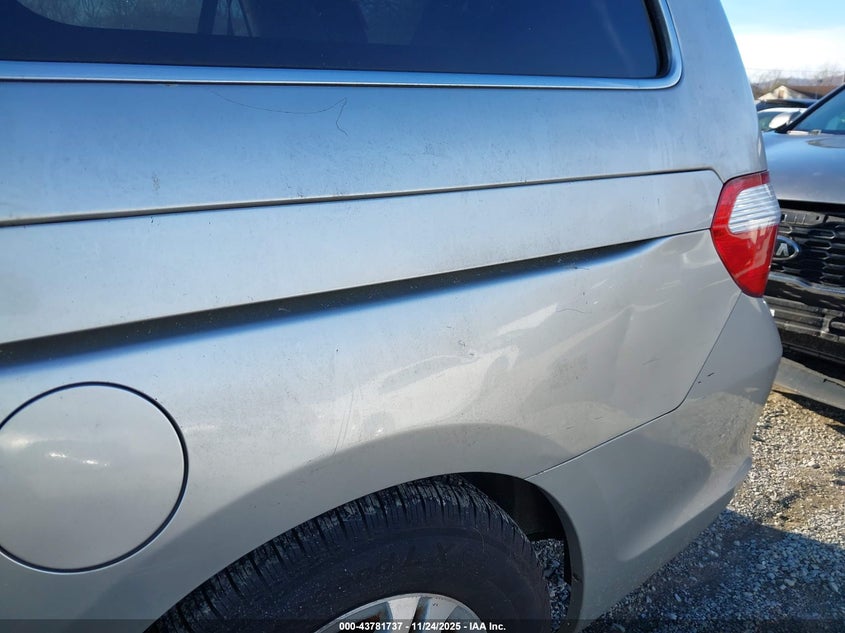 2007 Honda Odyssey Ex VIN: 5FNRL38467B128083 Lot: 43781737