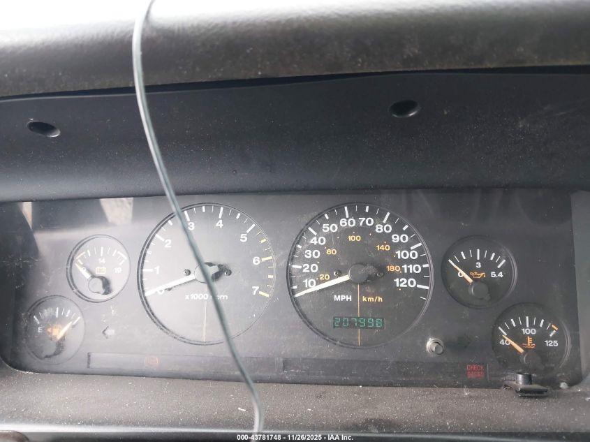 1998 Jeep Grand Cherokee Limited VIN: 1J4GZ88Z2WC275747 Lot: 43781748