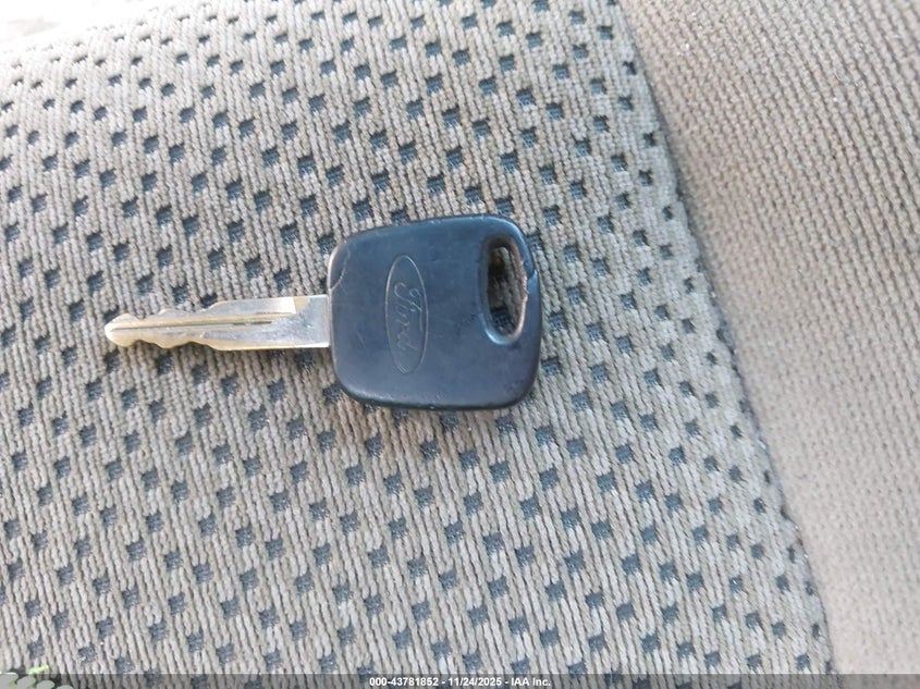 2001 Ford F-150 Lariat/Xl/Xlt VIN: 1FTRX18L11NB84246 Lot: 43781852