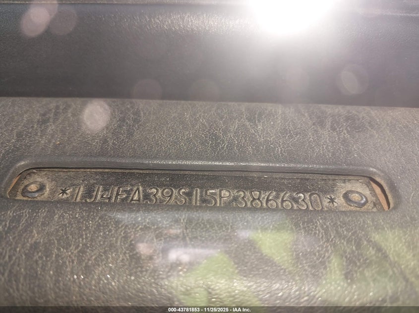 2005 Jeep Wrangler X VIN: 1J4FA39S15P386630 Lot: 43781853