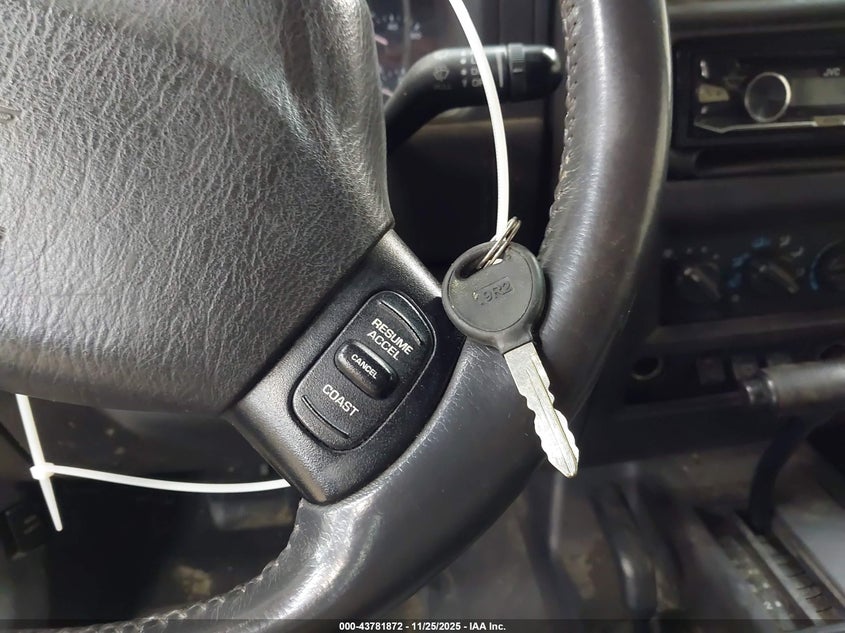 2001 Jeep Cherokee Sport VIN: 1J4FF48S31L605517 Lot: 43781872