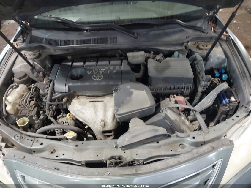 2010 TOYOTA CAMRY LE · Photo 10