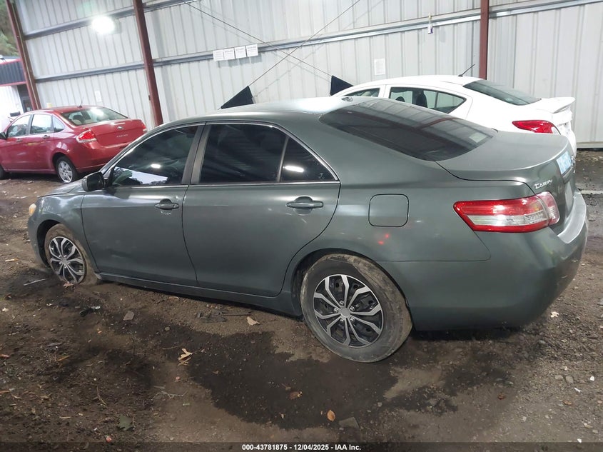 2010 TOYOTA CAMRY LE · Photo 13