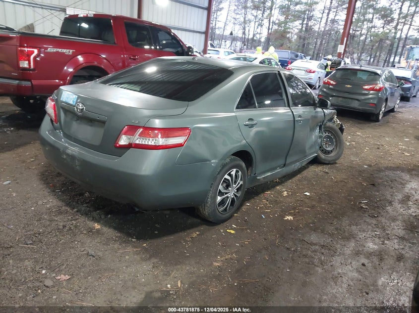 2010 TOYOTA CAMRY LE · Photo 4