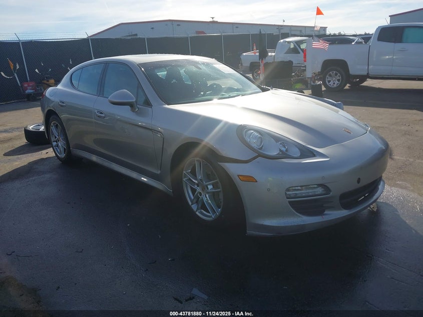 PORSCHE PANAMERA 4
