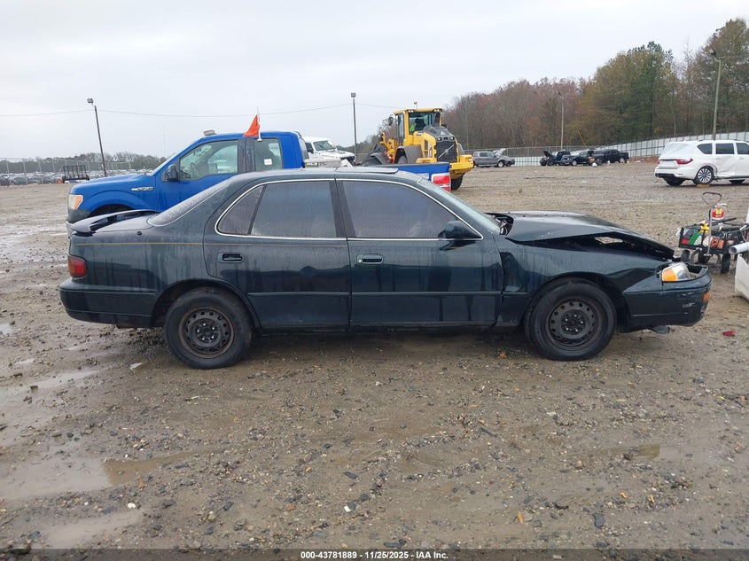 1995 Toyota Camry Le VIN: 4T1SK12E7SU894832 Lot: 43781889