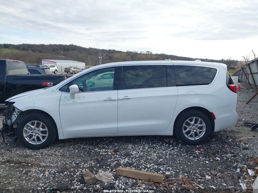 2020 Chrysler Pacifica Touring VIN: 2C4RC1FG7LR210503 Lot: 43781909