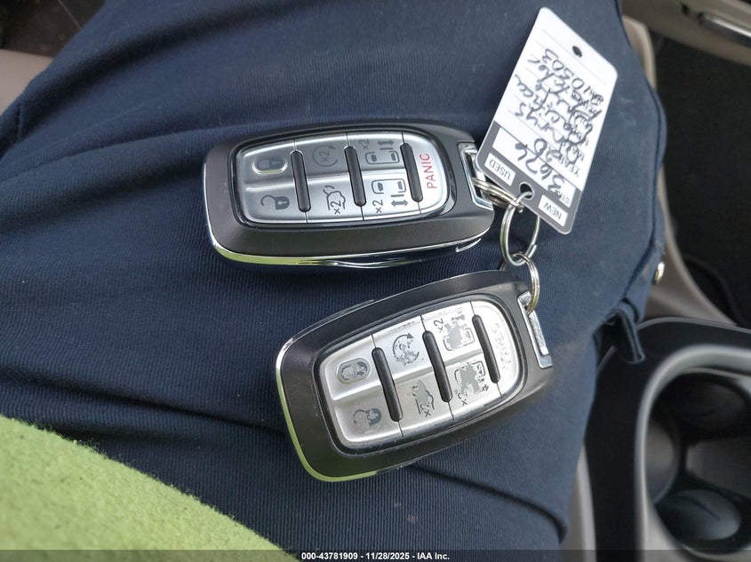 2020 Chrysler Pacifica Touring VIN: 2C4RC1FG7LR210503 Lot: 43781909