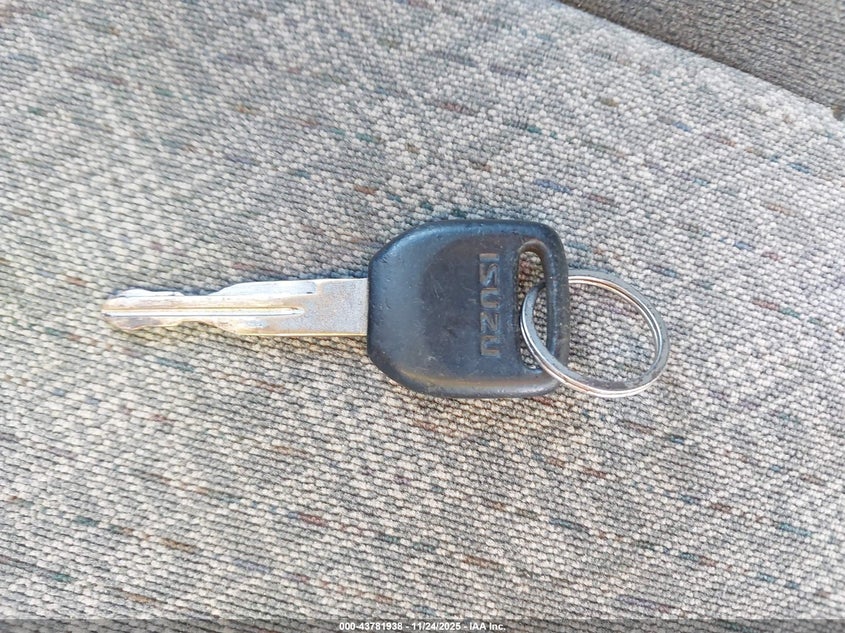 2002 Isuzu Rodeo Ls 3.2L V6/Lse 3.2L V6/S 3.2L V6 VIN: 4S2CK58W024304913 Lot: 43781938