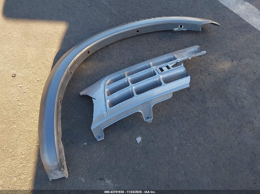 2002 Isuzu Rodeo Ls 3.2L V6/Lse 3.2L V6/S 3.2L V6 VIN: 4S2CK58W024304913 Lot: 43781938