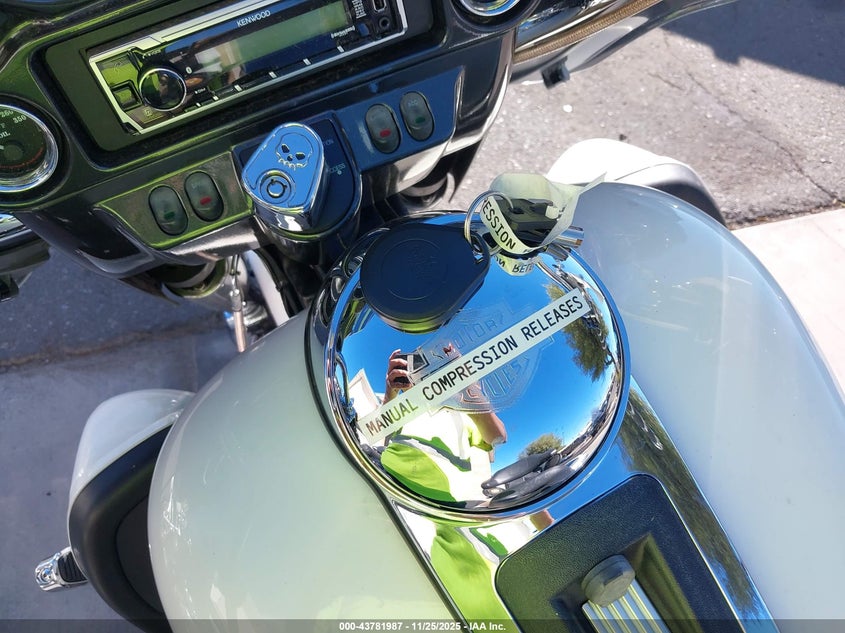 2008 Harley-Davidson Flhtcui VIN: 1HD1FC43X8Y649521 Lot: 43781987