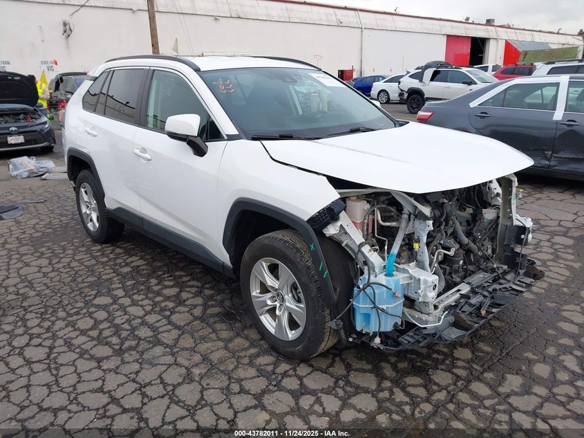 TOYOTA RAV4 XLE